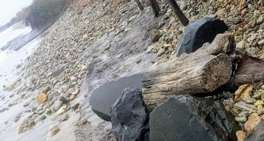 Sotto la sabbia spunta un’antica strada romana: «Era già successo»