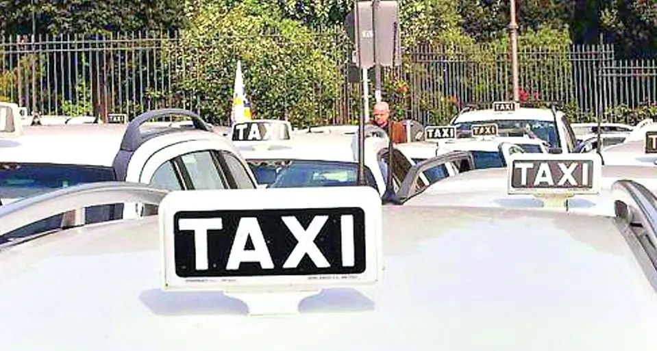 Tariffe taxi, stop agli aumenti