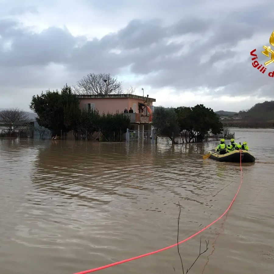 Tarquinia: esondati Marta e Mignone, soccorse tre persone e due cani
