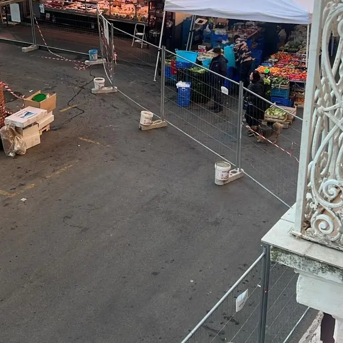 Commercianti prigionieri della piazza