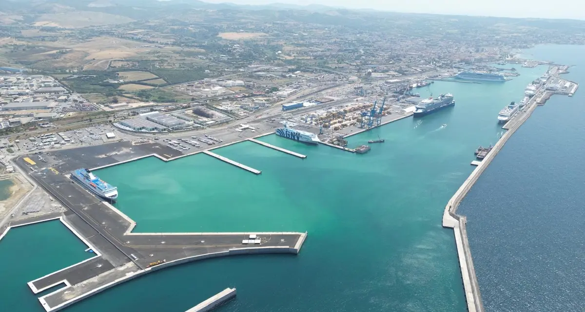 Porto, oggi operative tutte le banchine disponibili
