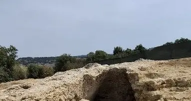 Tarquinia, eccezionale scoperta archeologica nella necropoli dei Monterozzi: alla luce una nuova tomba etrusca inviolata