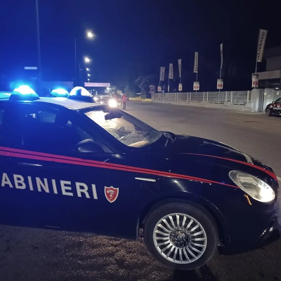 Rubano vini in un ristorante e un’auto a Cerveteri: bloccati dai carabinieri