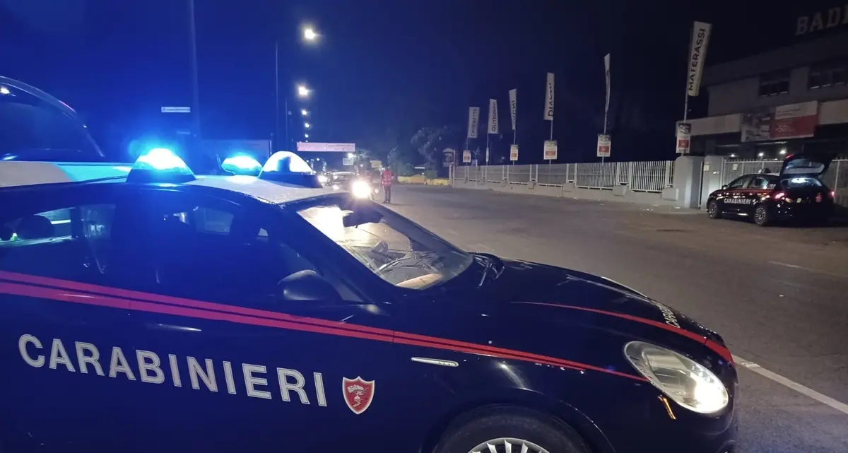 Rubano vini in un ristorante e un’auto a Cerveteri: bloccati dai carabinieri
