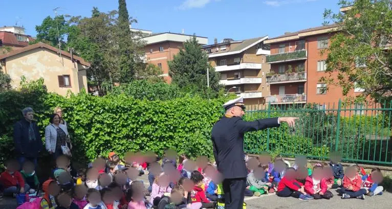 I bambini della scuola Murialdo incontrano la polizia locale