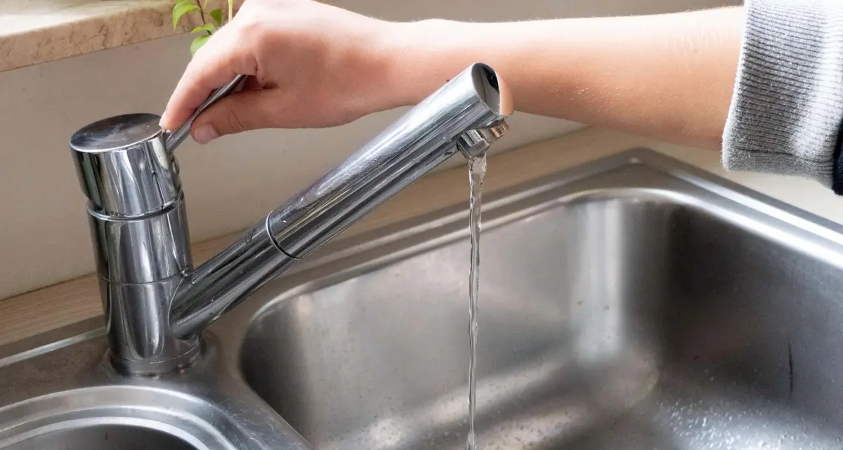 Usi impropri di acqua potabile: scatta l’ordinanza