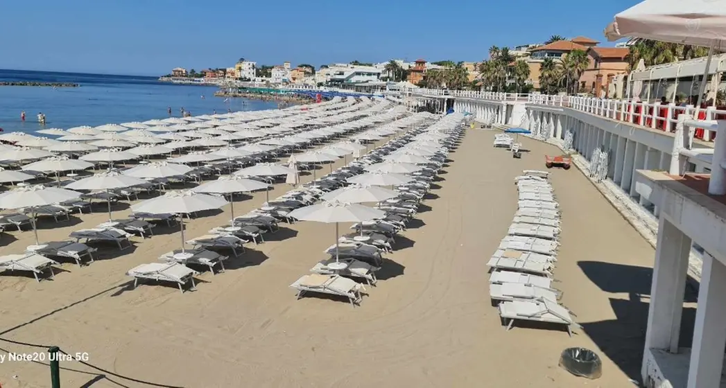 «Concessioni balneari, sbagliate le proroghe: giusta la libera fruizione delle spiagge»