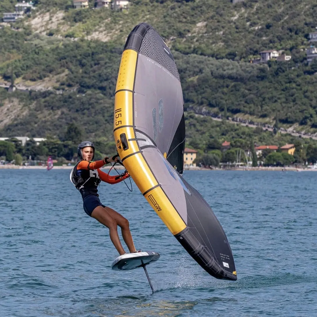 La diciottenne viterbese Ester Biaggi campionessa italiana di Wing Foil