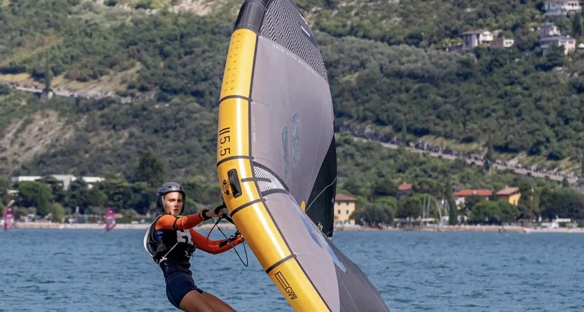 La diciottenne viterbese Ester Biaggi campionessa italiana di Wing Foil