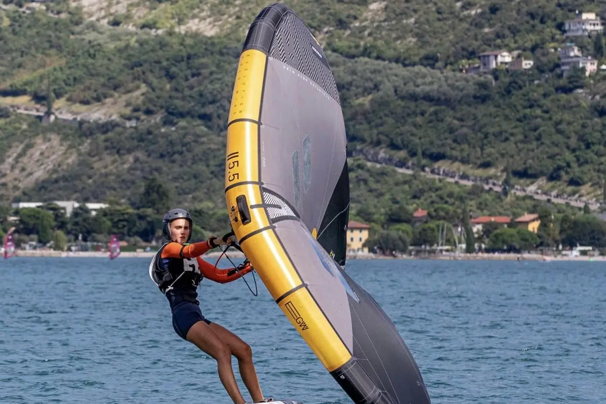 La diciottenne viterbese Ester Biaggi campionessa italiana di Wing Foil