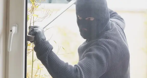 Ladri in azione a S. Marinella: trafugati preziosi da una villetta