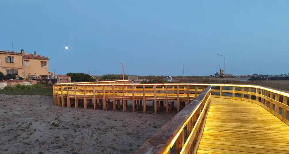 Ripristinata l’illuminazione sulla nuova passerella ciclopedonale tra Lungomare della Salute e via del Faro