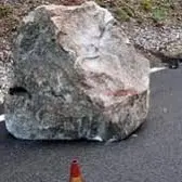 Masso cade in Strada Filante: scatta l'interruzione della viabilità