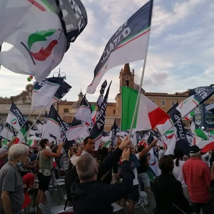 “Prima che sia troppo tardi”: Fratelli d’Italia dà il via alla raccolta firme contro il fondamentalismo islamico