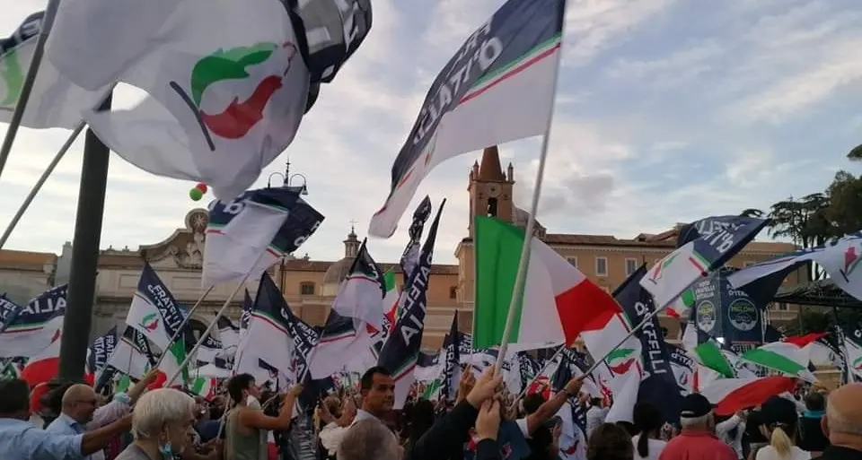 “Prima che sia troppo tardi”: Fratelli d’Italia dà il via alla raccolta firme contro il fondamentalismo islamico