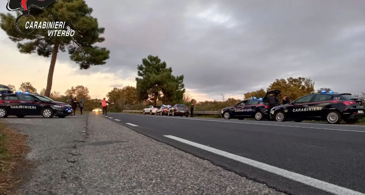 Viterbo: ruba un’auto, la gazzella dei carabinieri gli sbarra la strada