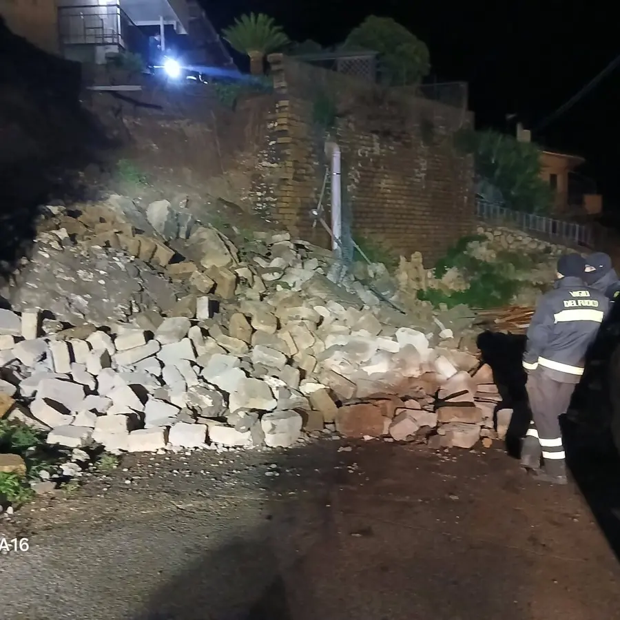 Tarquinia: crolla un muro di contenimento