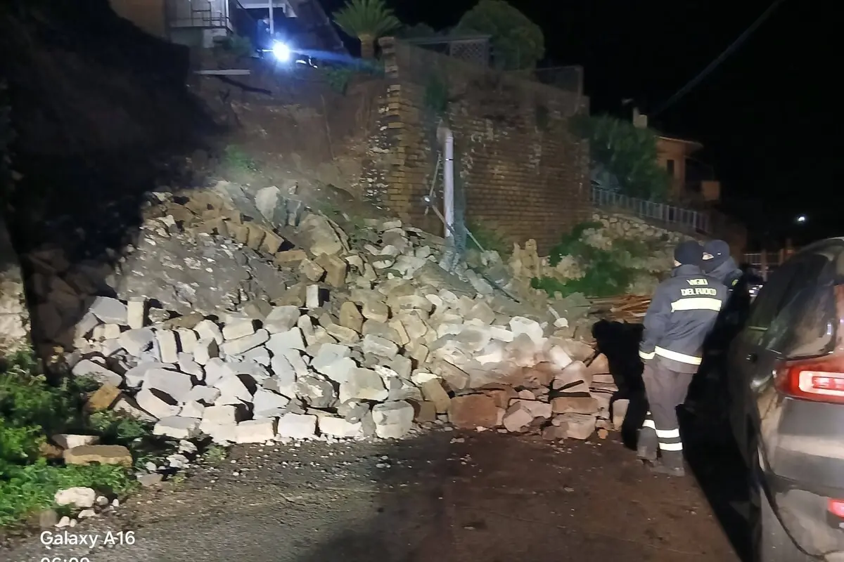 Tarquinia: crolla un muro di contenimento