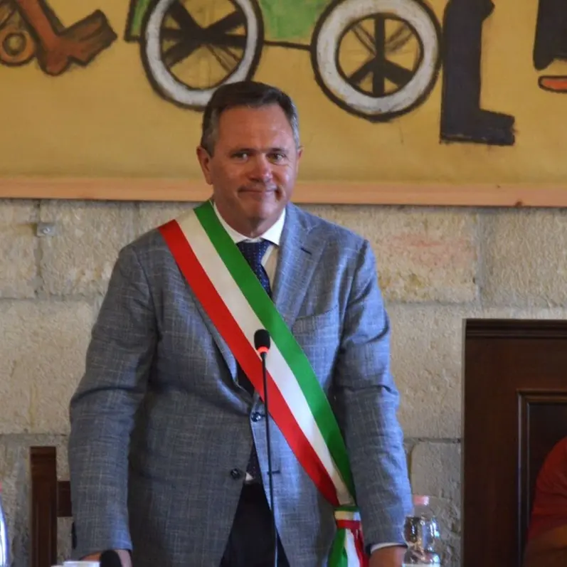 Dissensi in maggioranza, il sindaco di Tarquinia revoca le deleghe all’assessora Monica Calzolari