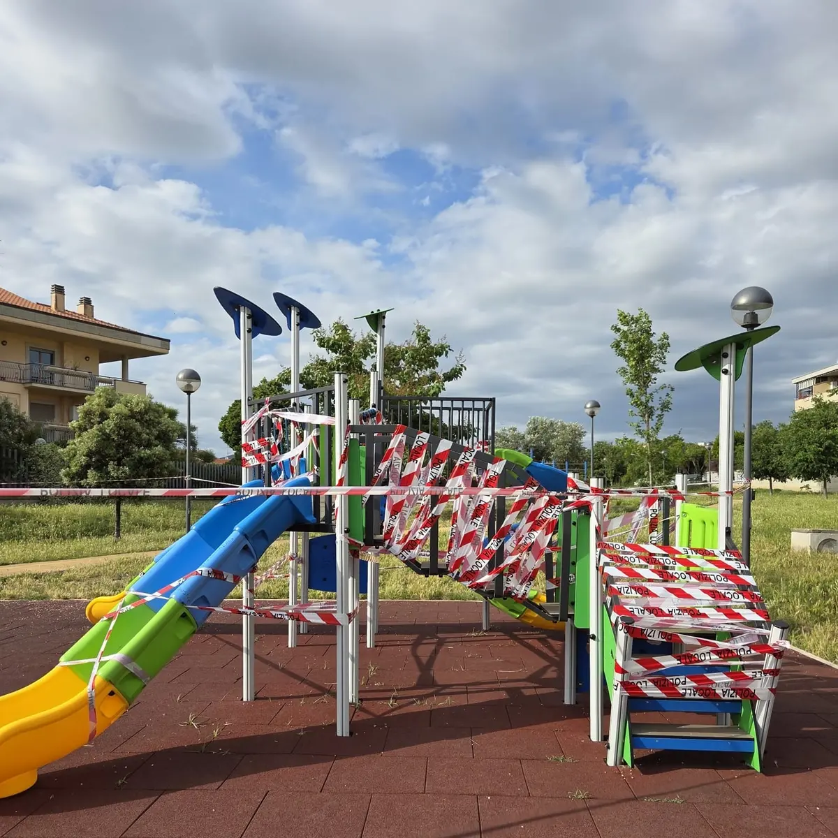 Bambini feriti sullo scivolo, transenne a parco Borsellino a soli due mesi dall'inaugurazione