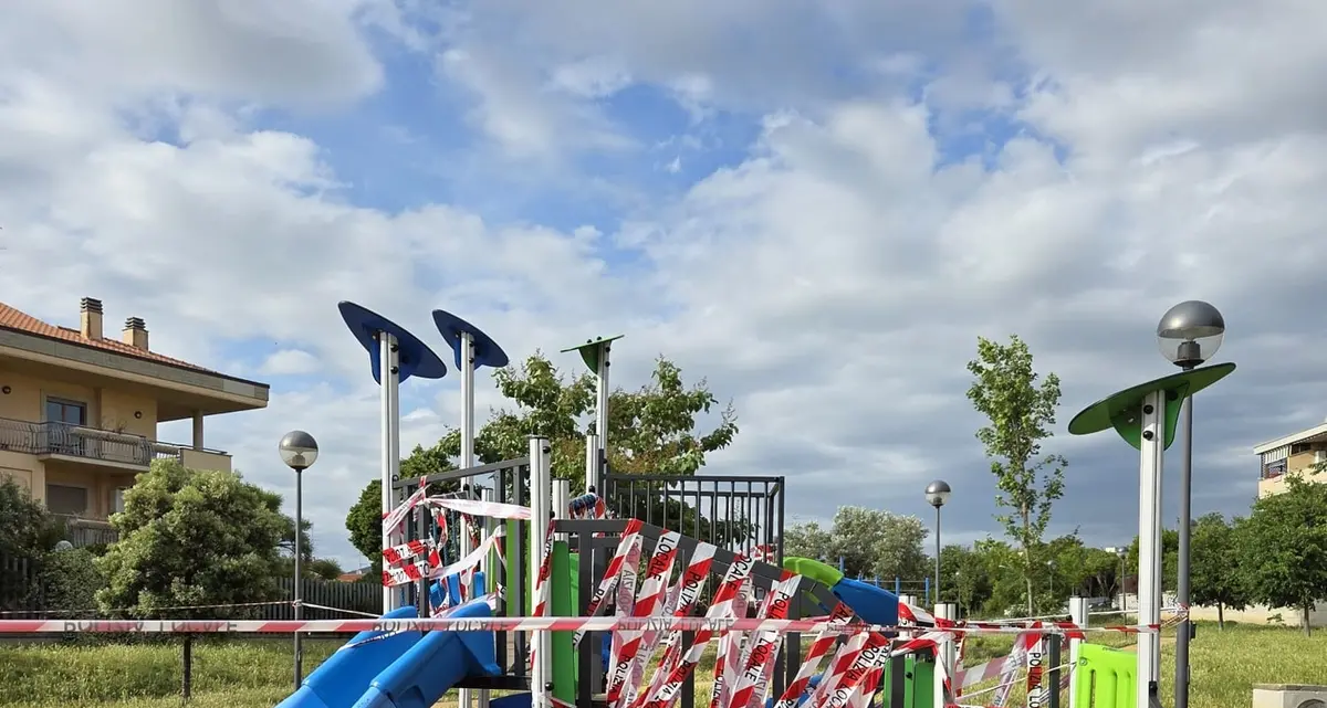 Bambini feriti sullo scivolo, transenne a parco Borsellino a soli due mesi dall'inaugurazione