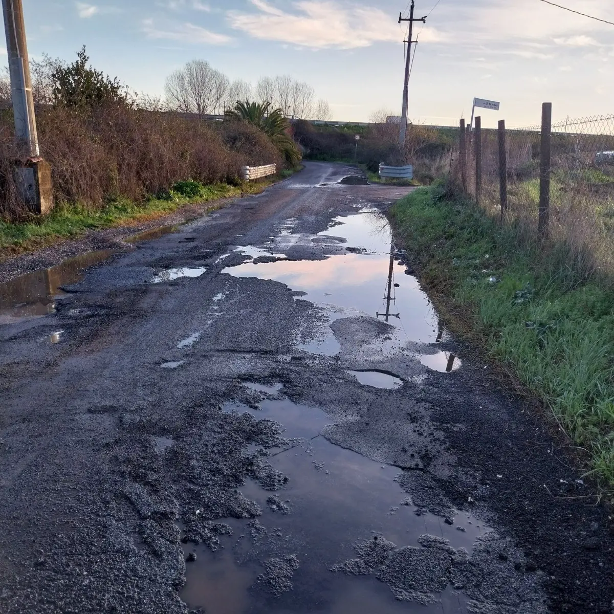 Strade dissestate e pericolose, cittadini e automobilisti esasperati