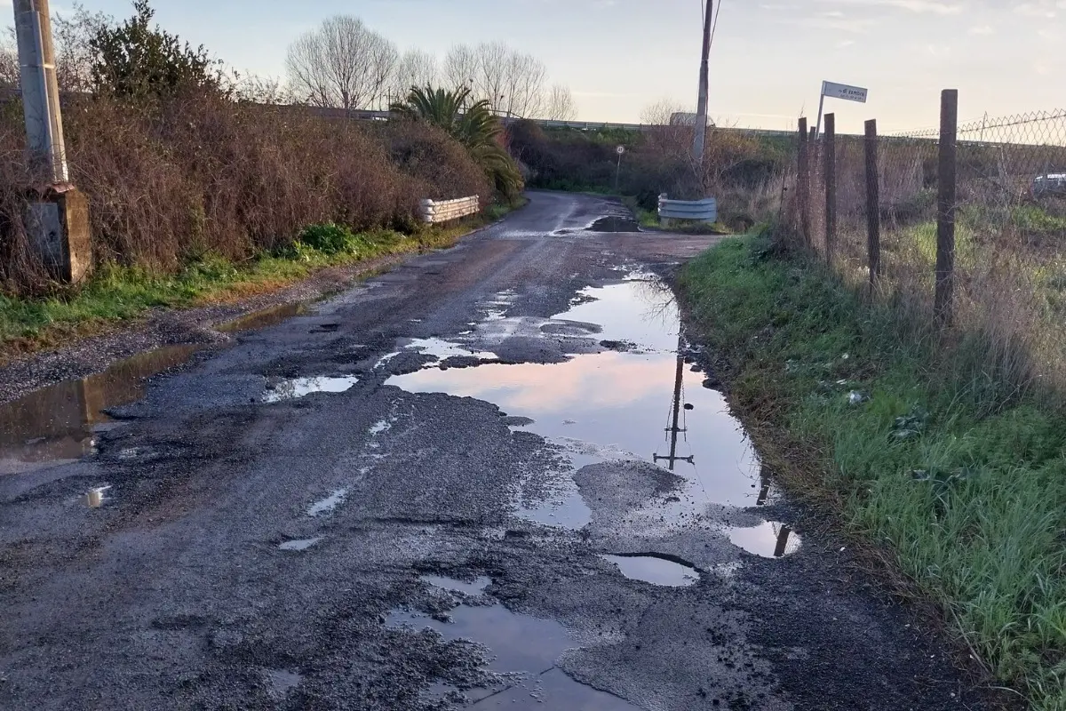 Strade dissestate e pericolose, cittadini e automobilisti esasperati