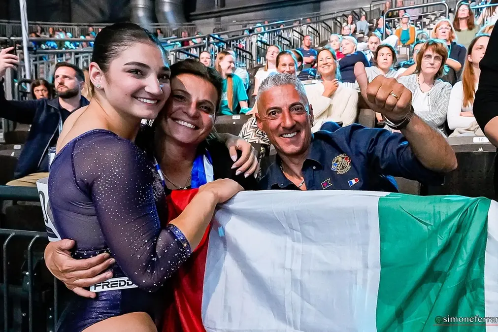 <p>Nella foto Manila Esposito assieme a mamma Margherita e papà Luciano (foto Simone Ferraro)</p>\\n