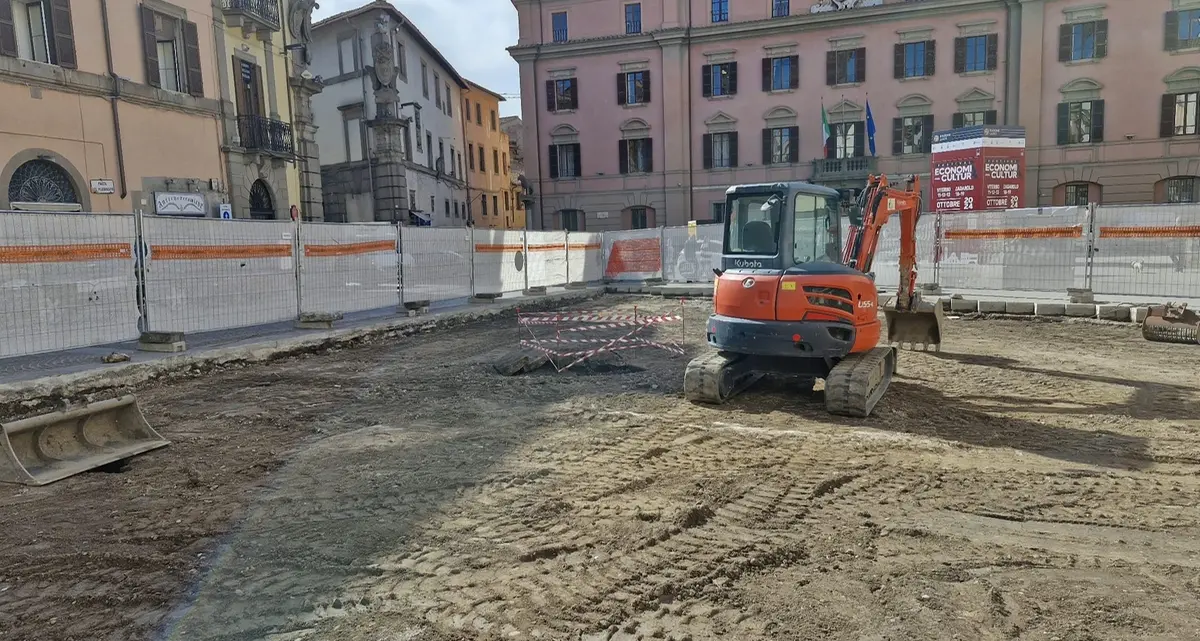 Piazza del Comune, slitta la fine dell’intervento della Soprintendenza