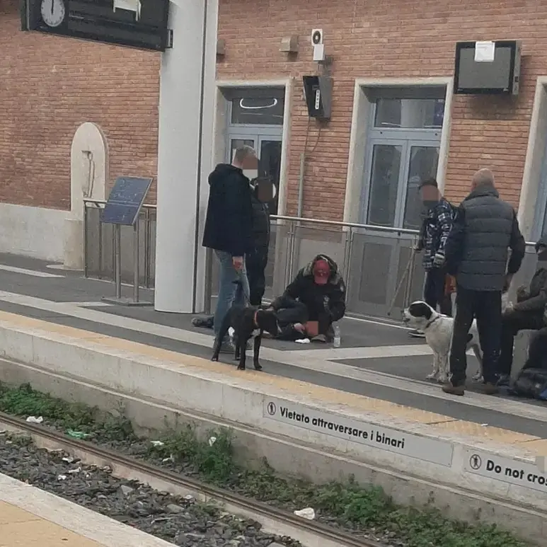 La battaglia notturna di chi vive senza tetto