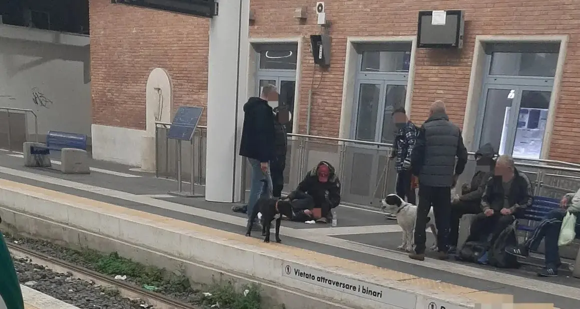 La battaglia notturna di chi vive senza tetto