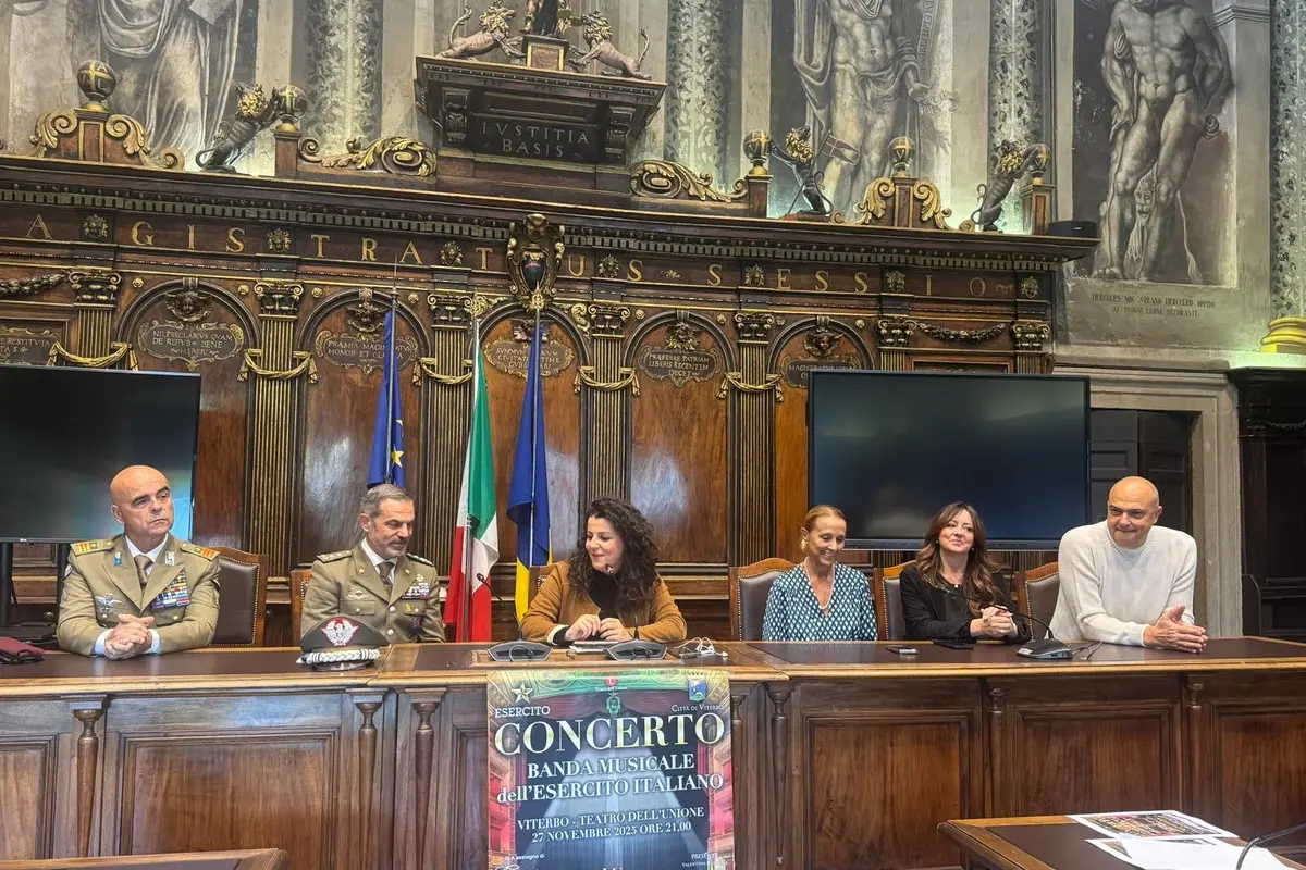 Viterbo: l’Esercito suona per la lotta al cancro al seno