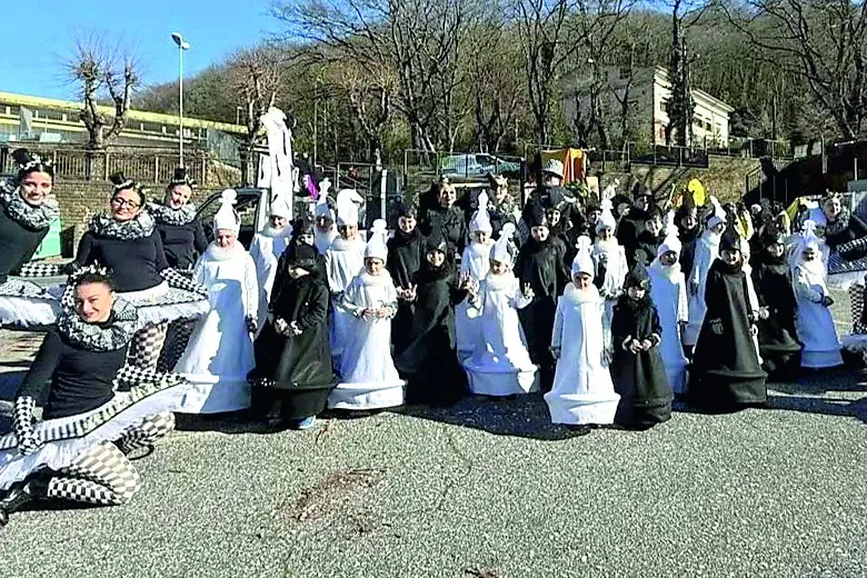 Grande successo per la sfilata dei carri allegorici