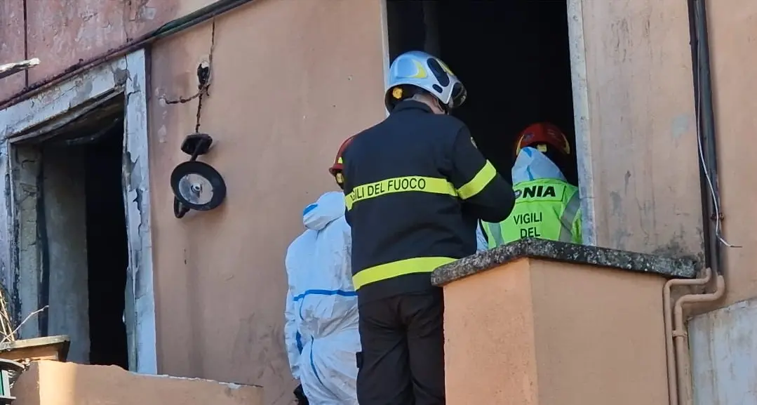 Rogo in una palazzina, morta una donna