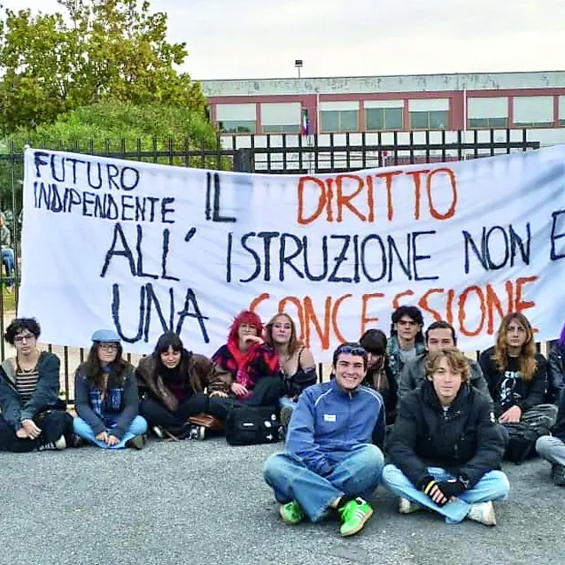 Civitavecchia, studenti in piazza per il diritto allo studio