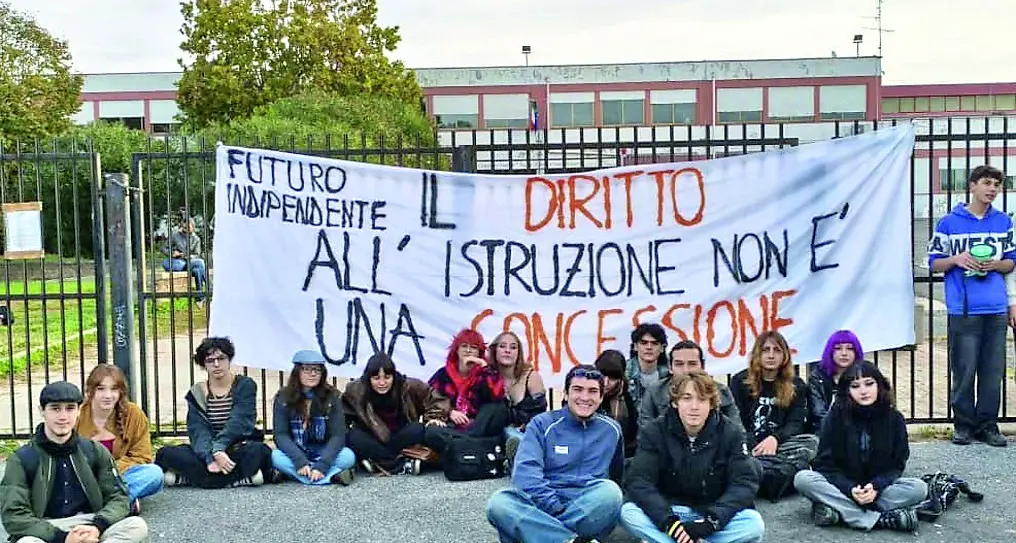 Civitavecchia, studenti in piazza per il diritto allo studio