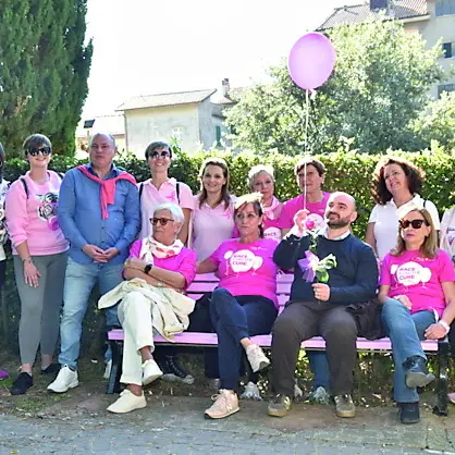 Inaugurata la “panchina rosa” al parco del Risanamento: un segno di memoria, speranza e prevenzione