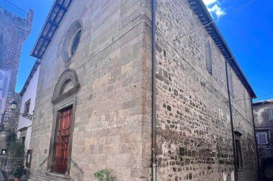 Tetti a rischio crollo, chiuse due chiese