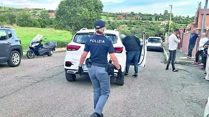 Ritrovata l'auto dei rapinatori di Prato del Mare