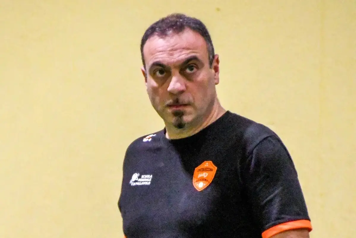 L\\'allenatore delle arancionere Alessio Pignatelli (Foto Nicoletta Vittori)
