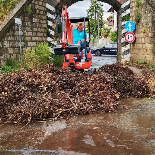 Viterbo, canale di scolo esonda per bomba d’acqua