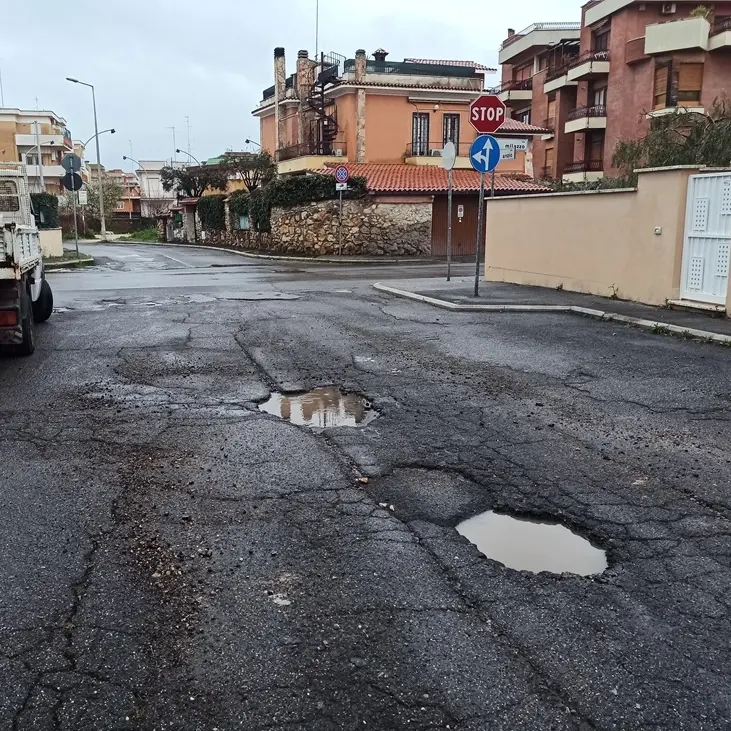 Buche a macchia di leopardo dopo le piogge