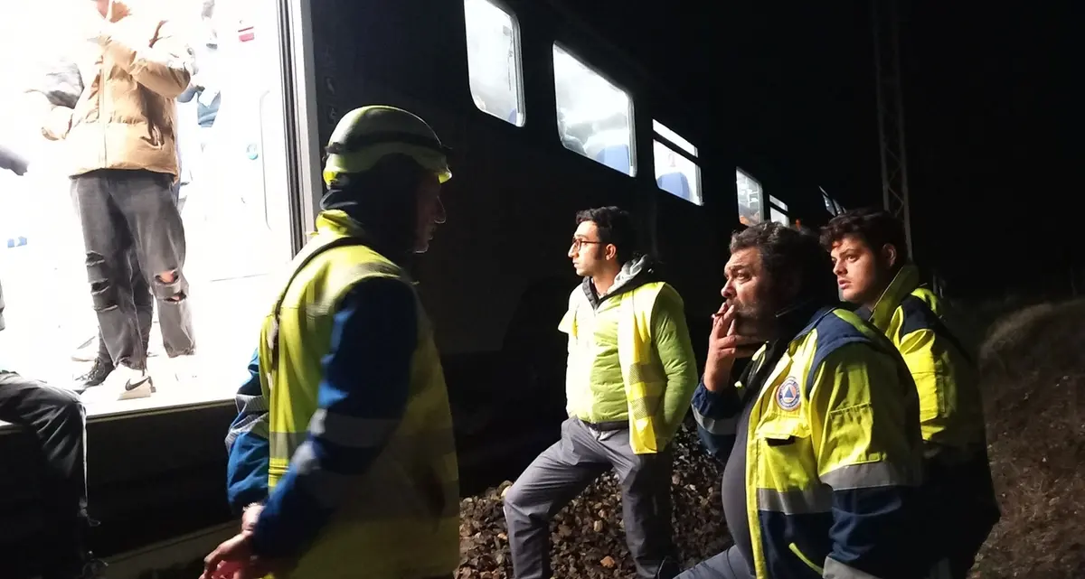 Tragedia nella notte a Tarquinia: donna travolta dal treno