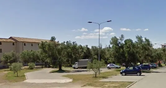 Allarme furti in auto e furgoni nel parcheggio del Granarone