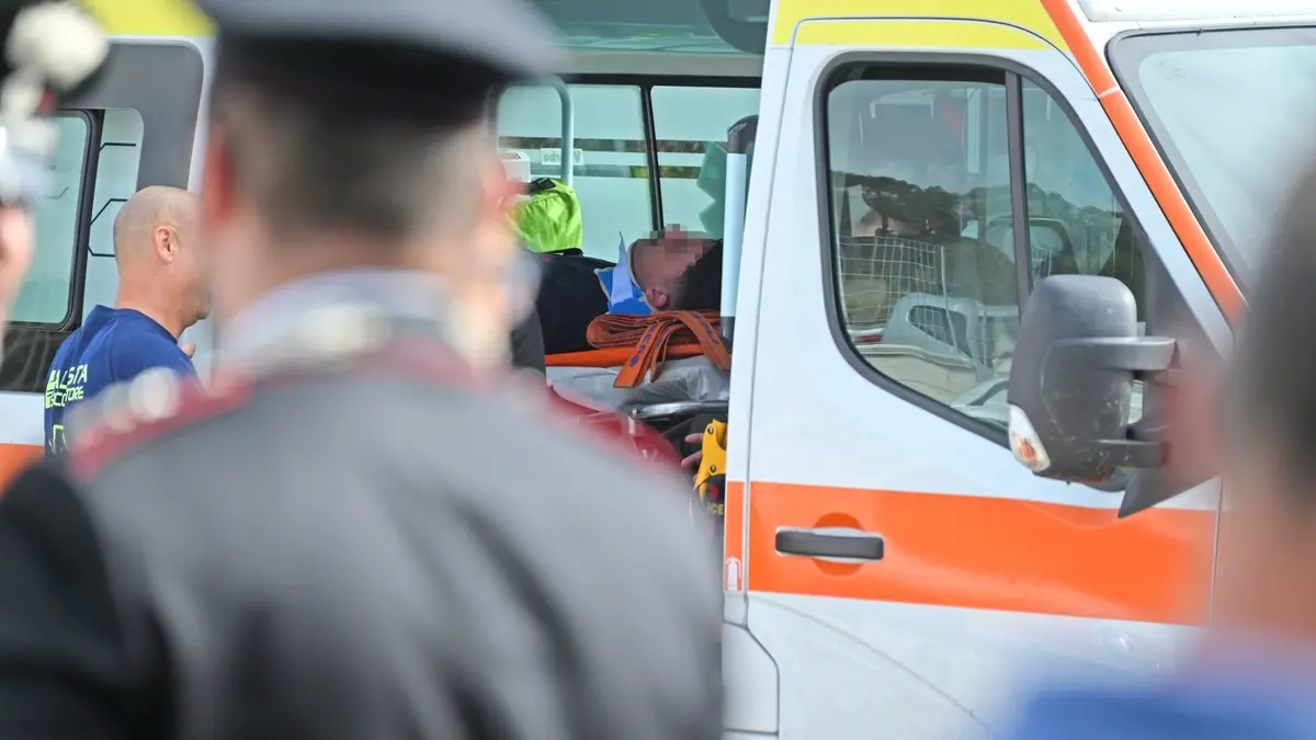 Quattro carabinieri feriti, ma quel furgone a Civitavecchia non è entrato