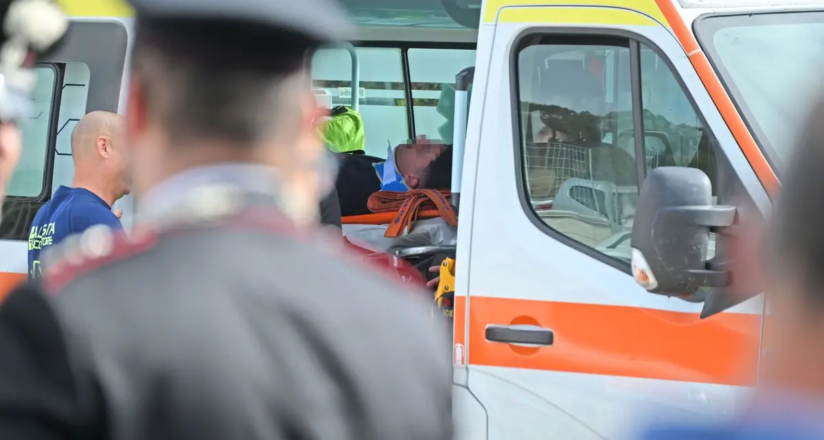 Quattro carabinieri feriti, ma quel furgone a Civitavecchia non è entrato