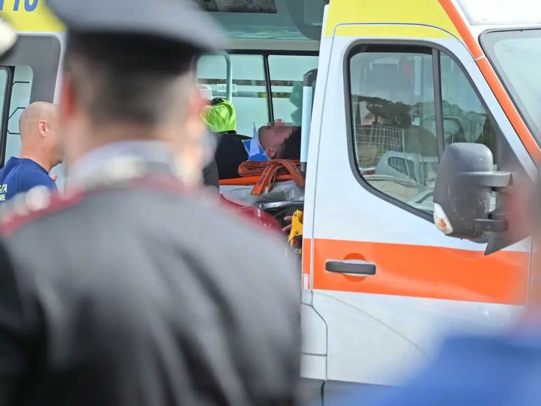 Quattro carabinieri feriti, ma quel furgone a Civitavecchia non è entrato