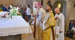 Angelo Mattiucci e Santiago Blanquicett presbiteri al fianco del vescovo Marco Salvi