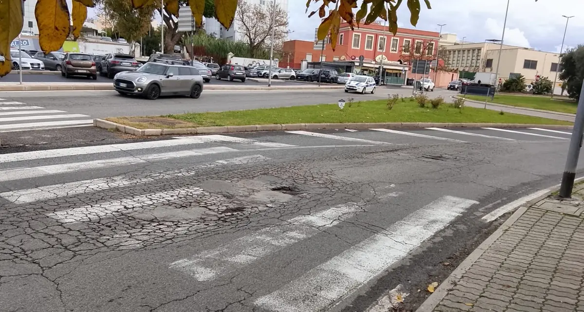 «Crateri lungo tutta via Pecorelli»