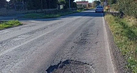 Sos buche: strade come groviera a Valcanneto e alle Due Casette